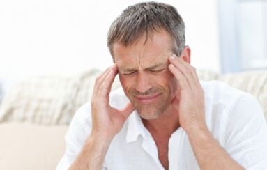 Vascular spasms and headaches in a man - symptoms of cervical osteochondrosis